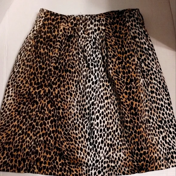 White House Black Market Animal Print Lined Skirt Size 2 Very Gently Used - Picture 1 of 2